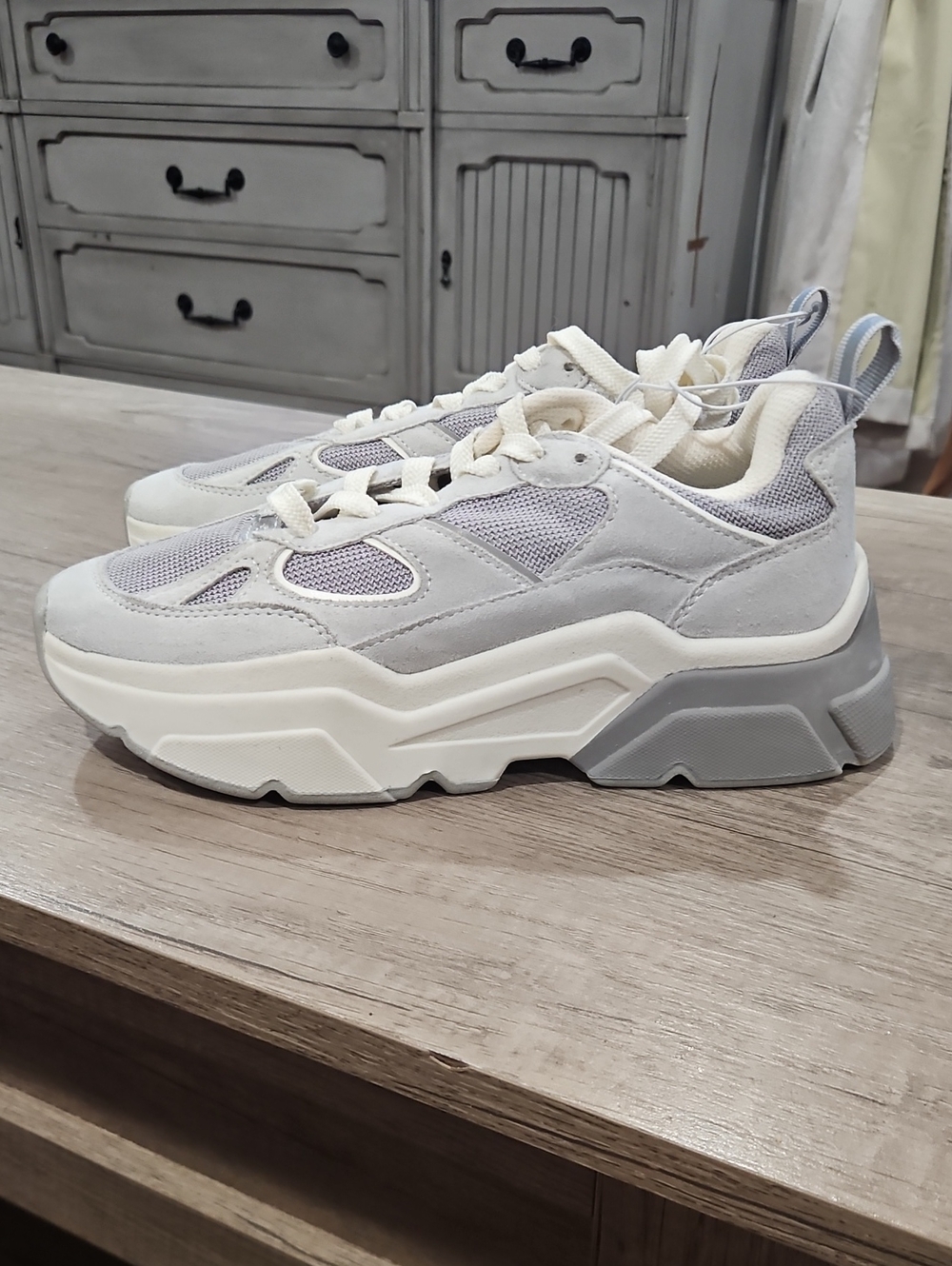 H&M Women's Chunky Sneakers in Light Gray and Cream BRAND with Tag size 6